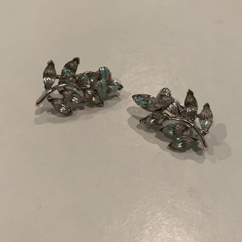 Leaf Rhinestoned Clip On Earrings